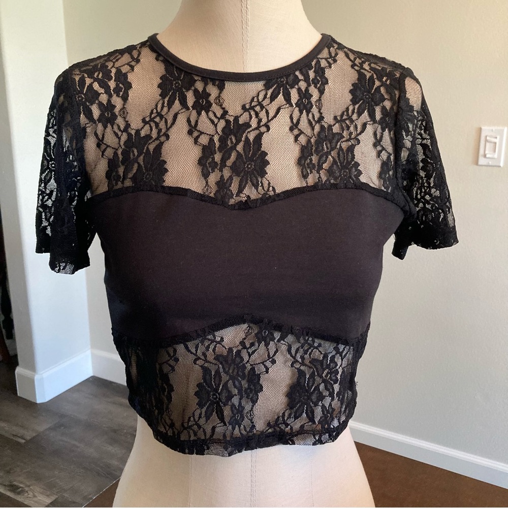 NWT Emma and Sam Black Lace Crop Top Size Large